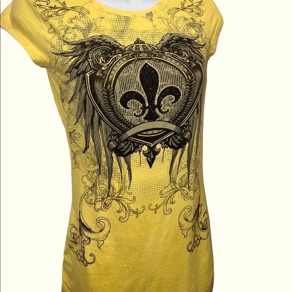 FLEUR- DE-LIS YELLOW EMBELLISHED TEE by LOVE to LOVE. SIZE MEDIUM - Picture 6 of 14